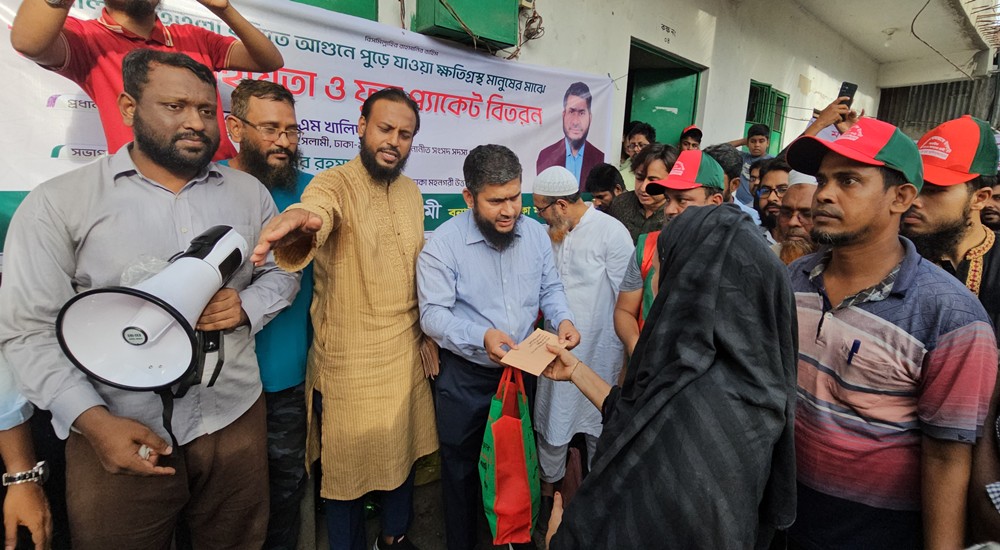 ক্ষতিগ্রস্তদের পাশে ডা. এস.এম খালিদুজ্জামান